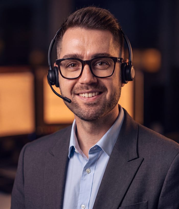 KI-generiertes Bild: cube one Ansprechpartner mit Headset