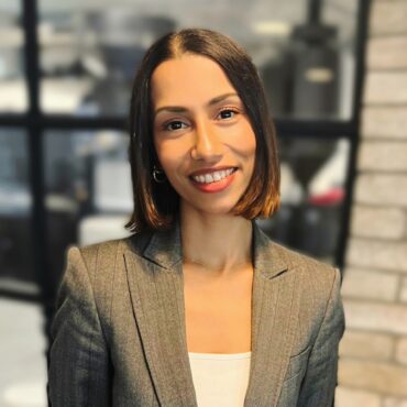 Hafida_Portait_cubeone-e1741881114587-370x370 GxP-Qualifizierung